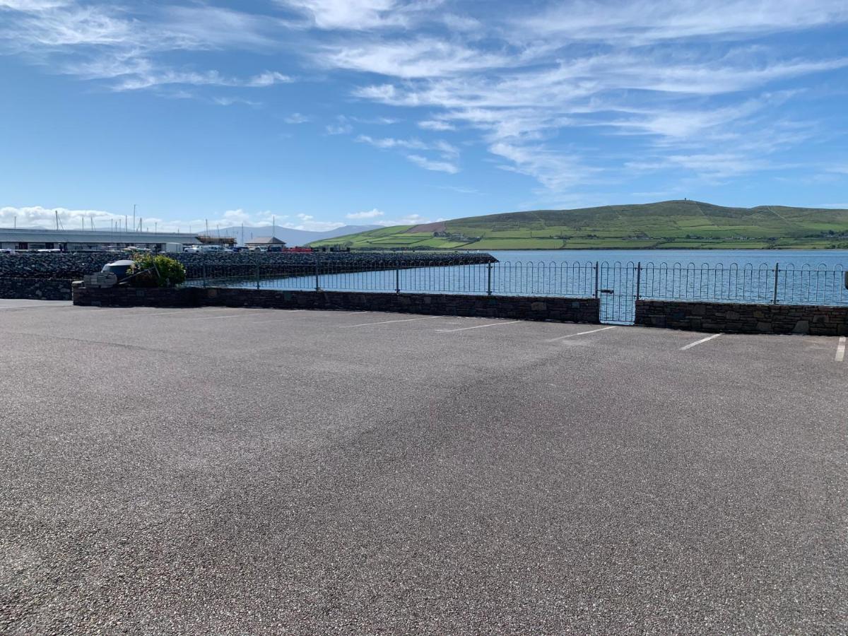 Отель Dingle Harbour Nights Экстерьер фото