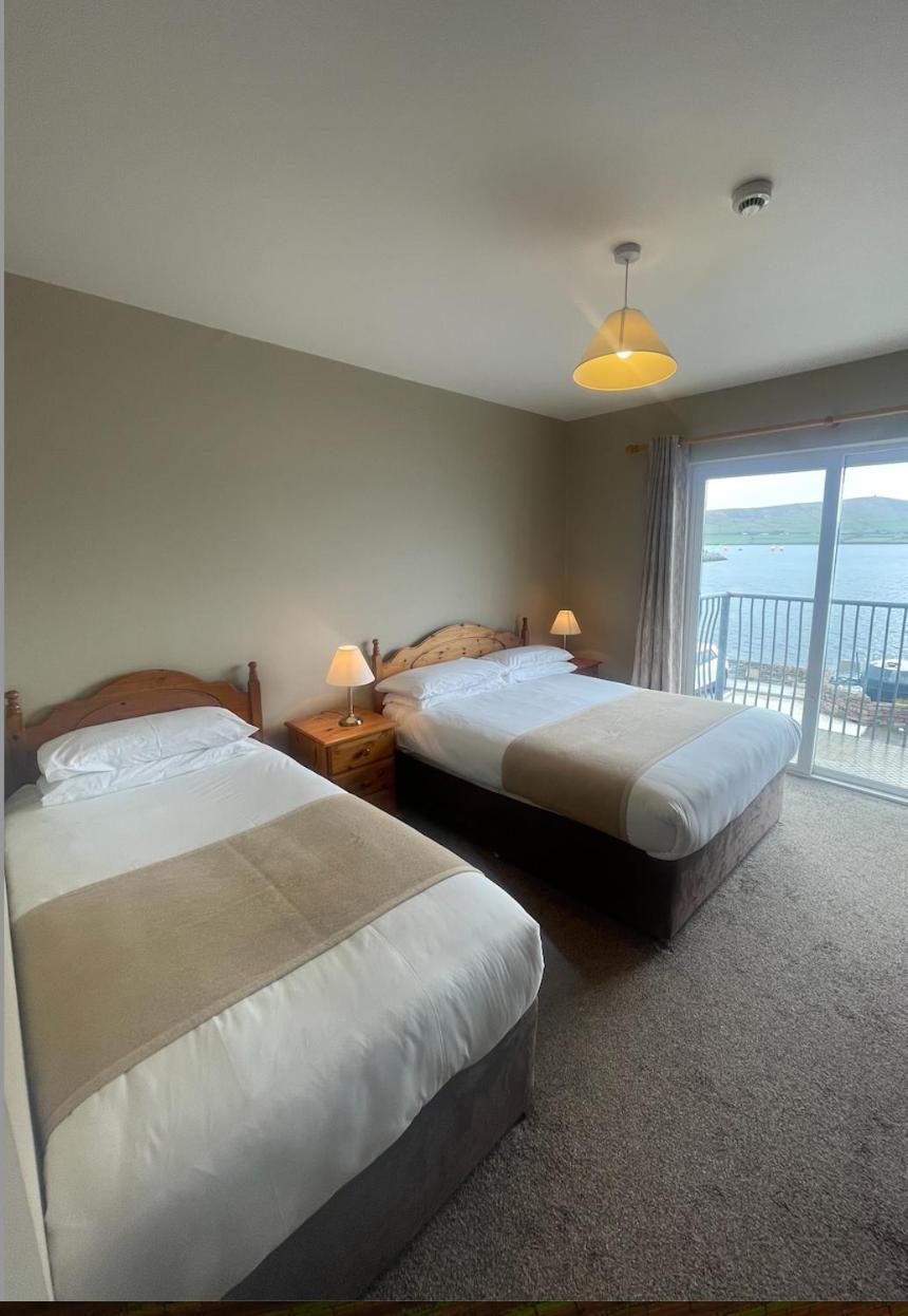 Отель Dingle Harbour Nights Экстерьер фото